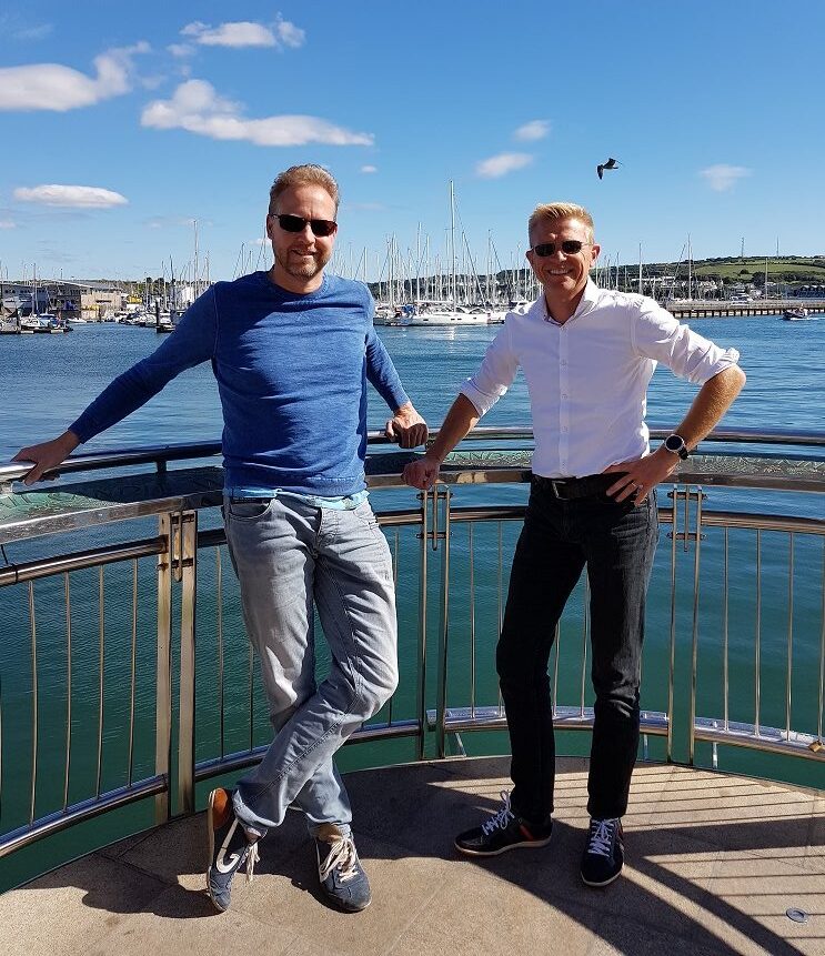 Bert en Jacques bij vertrekpunt van de Mayflower