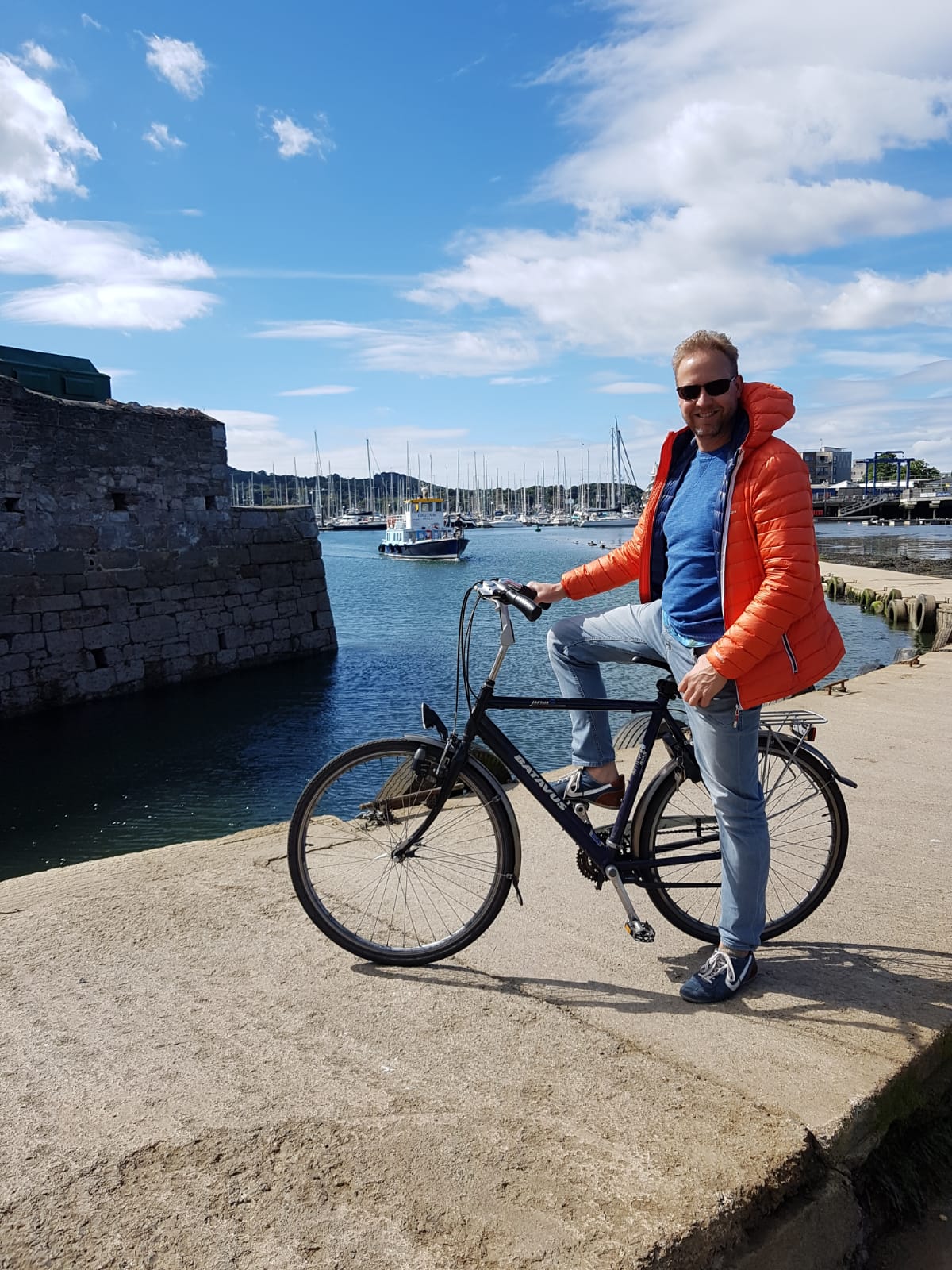 Bert op de fiets in Plymouth