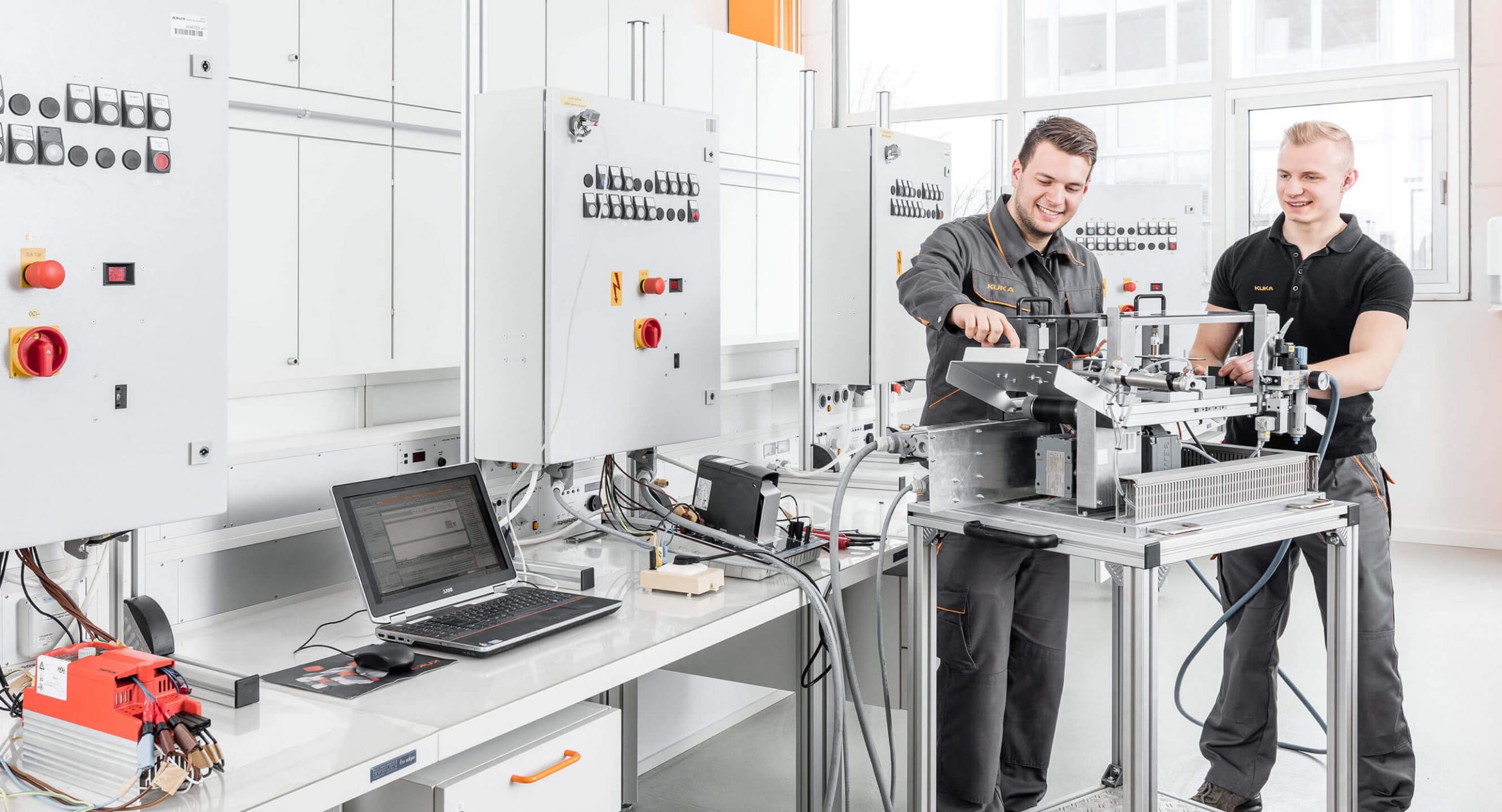 Ausbildung Elektroniker Automatisierungstechnik Gespiegeld (1)